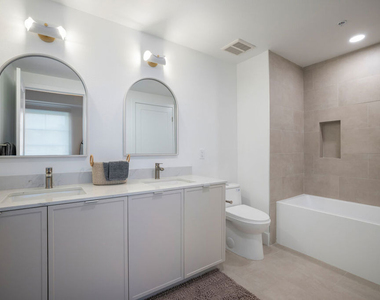 1221 Myra Avenue - Photo Thumbnail 3