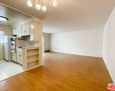 935 N Alfred Street - Photo Thumbnail 2