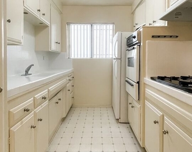 935 N Alfred Street - Photo Thumbnail 4