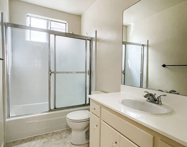 935 N Alfred Street - Photo Thumbnail 6