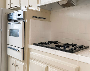 935 N Alfred Street - Photo Thumbnail 5