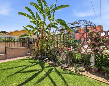 2752 Guirado Street - Photo Thumbnail 3