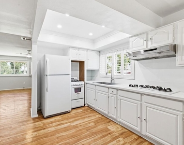 2752 Guirado Street - Photo Thumbnail 1