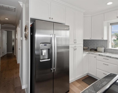 1052 Isabella Avenue - Photo Thumbnail 8