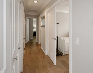 1052 Isabella Avenue - Photo Thumbnail 10