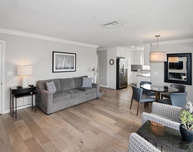 1052 Isabella Avenue - Photo Thumbnail 5