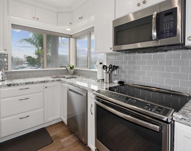 1052 Isabella Avenue - Photo Thumbnail 9