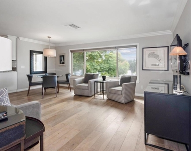 1052 Isabella Avenue - Photo Thumbnail 4