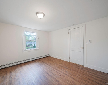 32 Dewey Street - Photo Thumbnail 12