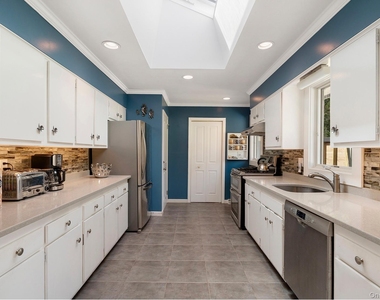 123 Windward - Photo Thumbnail 6
