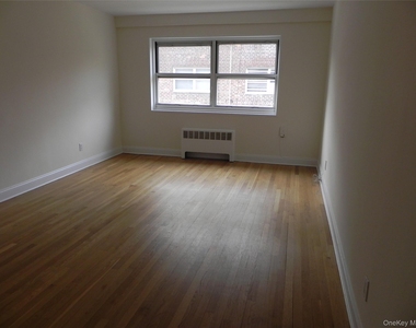 11 Schenck Avenue - Photo Thumbnail 3