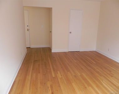 11 Schenck Avenue - Photo Thumbnail 2