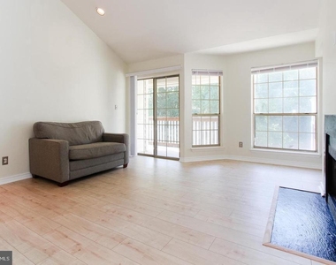 3916 Penderview Drive - Photo Thumbnail 3