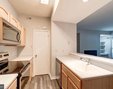 3903 Penderview Drive - Photo Thumbnail 7