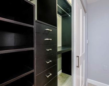 935 S Taylor Street - Photo Thumbnail 16