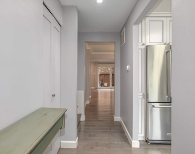 935 S Taylor Street - Photo Thumbnail 2