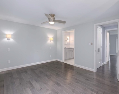 935 S Taylor Street - Photo Thumbnail 10