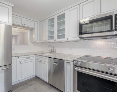 935 S Taylor Street - Photo Thumbnail 5