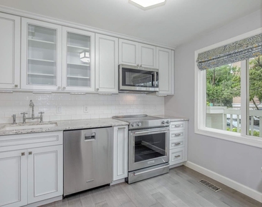 935 S Taylor Street - Photo Thumbnail 4
