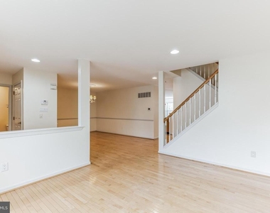 4 Hogan Way - Photo Thumbnail 15
