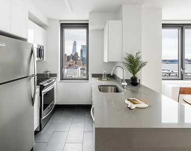 West 57th Street - Photo Thumbnail 6