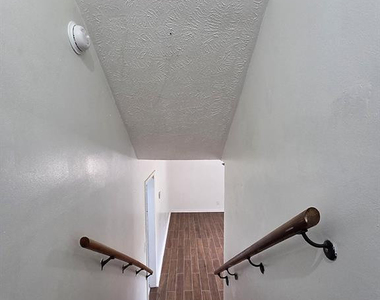 2532 Sourwood Drive - Photo Thumbnail 16