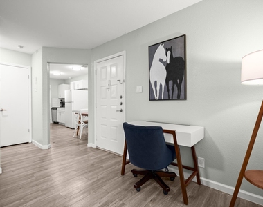 6812 S Congress Ave - Photo Thumbnail 3