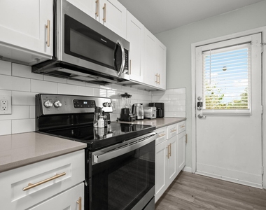 6812 S Congress Ave - Photo Thumbnail 6