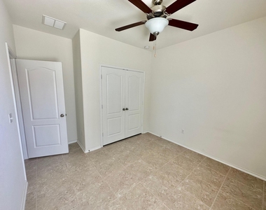 413 Hunters Hill Dr - Photo Thumbnail 24