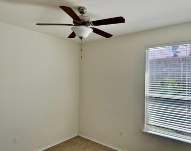 413 Hunters Hill Dr - Photo Thumbnail 23