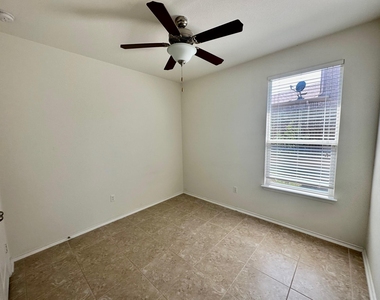 413 Hunters Hill Dr - Photo Thumbnail 22