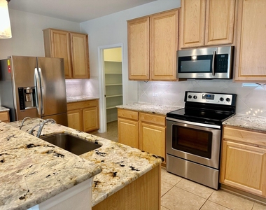 413 Hunters Hill Dr - Photo Thumbnail 6