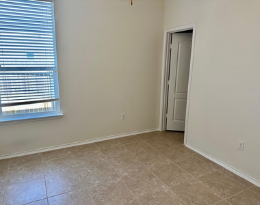 413 Hunters Hill Dr - Photo Thumbnail 26