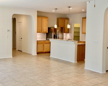 413 Hunters Hill Dr - Photo Thumbnail 13