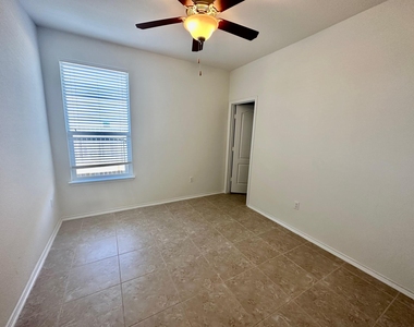 413 Hunters Hill Dr - Photo Thumbnail 25