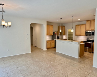 413 Hunters Hill Dr - Photo Thumbnail 1