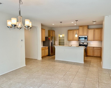 413 Hunters Hill Dr - Photo Thumbnail 3