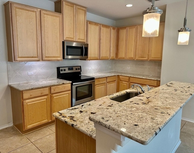 413 Hunters Hill Dr - Photo Thumbnail 5