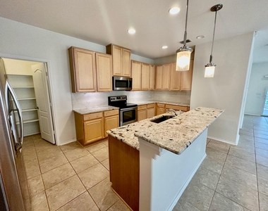 413 Hunters Hill Dr - Photo Thumbnail 4