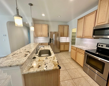 413 Hunters Hill Dr - Photo Thumbnail 8