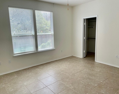 413 Hunters Hill Dr - Photo Thumbnail 20