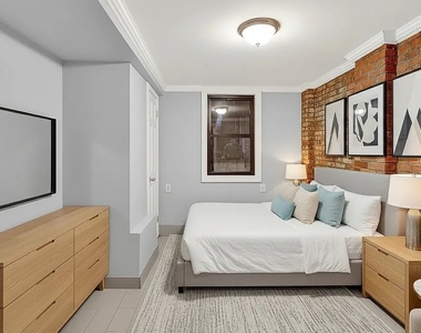 East 7th Street - Photo Thumbnail 4