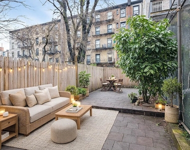 East 7th Street - Photo Thumbnail 7