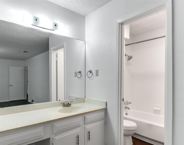 656 Mairo St - Photo Thumbnail 9