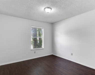 656 Mairo St - Photo Thumbnail 13