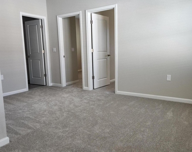 118 Pinebury Lane - Photo Thumbnail 11