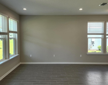 118 Pinebury Lane - Photo Thumbnail 8