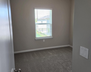 118 Pinebury Lane - Photo Thumbnail 17