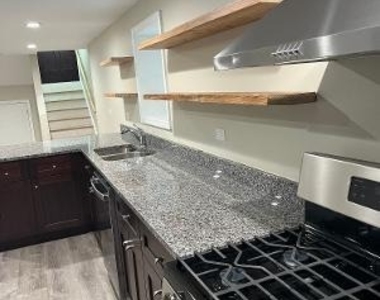 6630 N Washtenaw Avenue - Photo Thumbnail 4