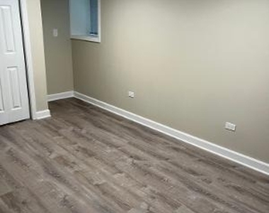 6630 N Washtenaw Avenue - Photo Thumbnail 3